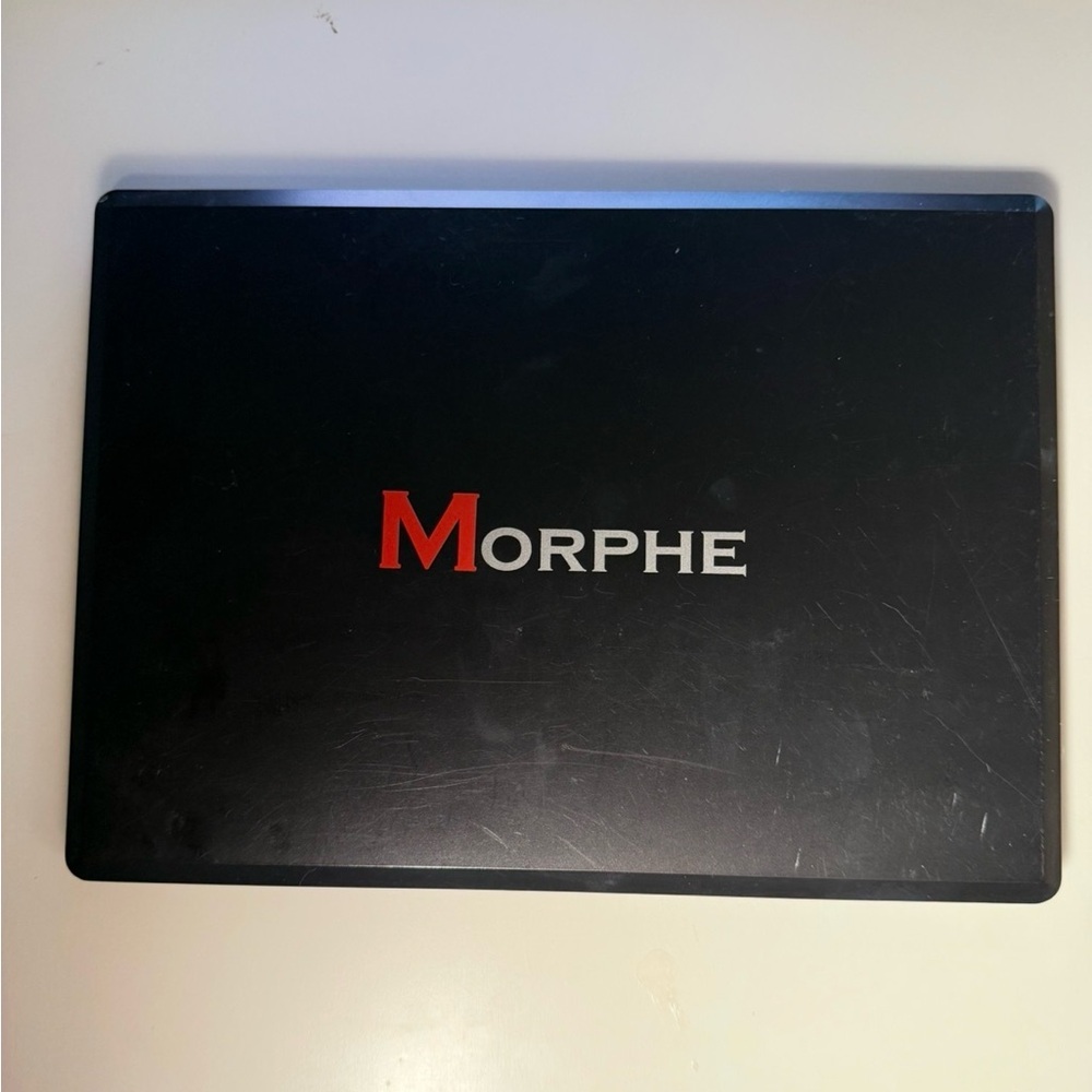 SOLD LOCALLY! Morphe color palette. 35 beautiful neutral colors. - Picture 2 of 4